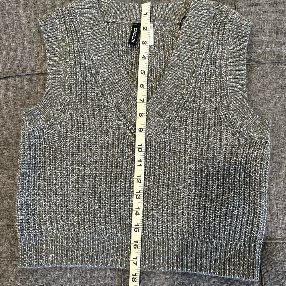H&M Gray Knit Vest - Picture 4 of 5